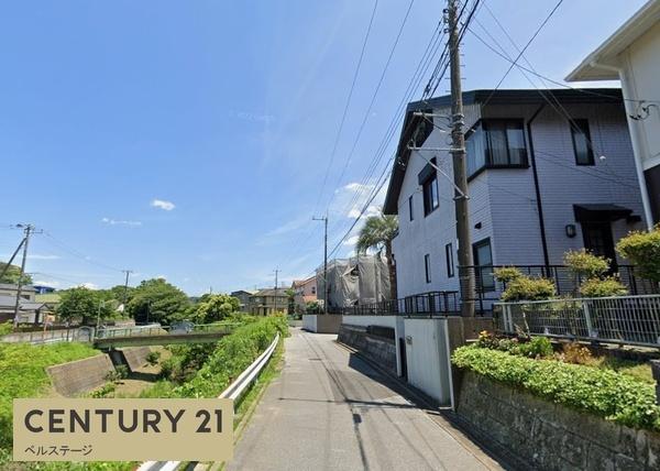 木更津市畑沢南1丁目の中古一戸建て(前面道路含む現地写真)