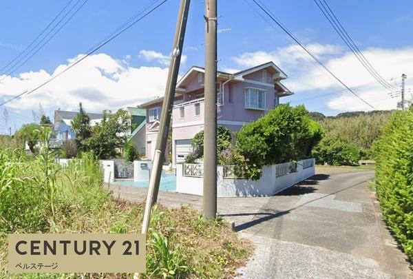 南房総市白浜町滝口の中古一戸建て(前面道路含む現地写真)