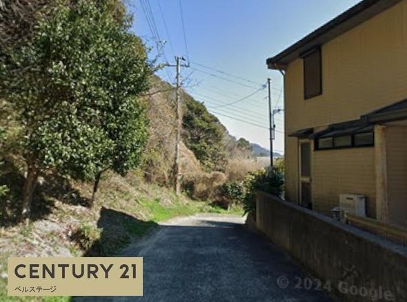 南房総市久枝の中古一戸建て(前面道路含む現地写真)
