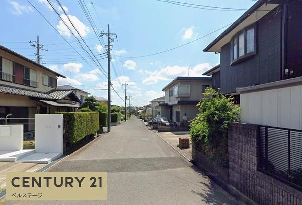 袖ケ浦市のぞみ野の中古一戸建て(前面道路含む現地写真)