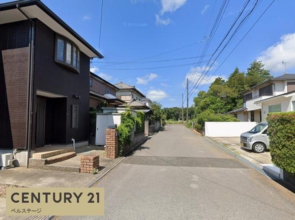 袖ケ浦市のぞみ野の中古一戸建て(前面道路含む現地写真)