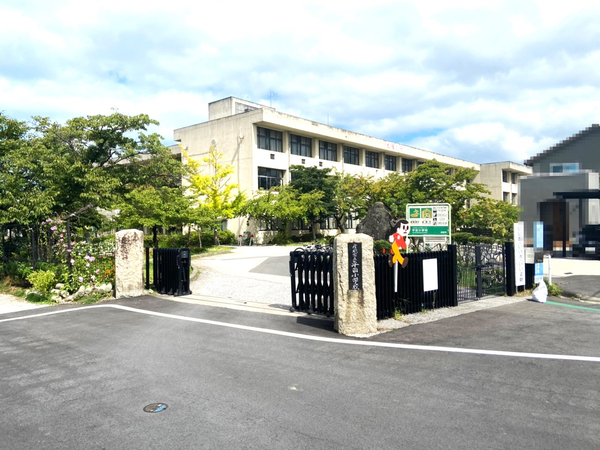 彦根市長曽根南町の中古一戸建て(彦根市立平田小学校)