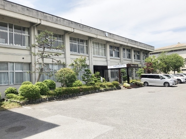 彦根市長曽根南町の中古一戸建て(彦根市立中央中学校)