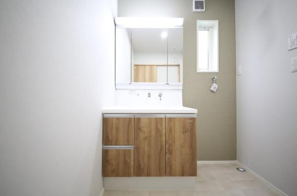 彦根市長曽根南町の中古一戸建て