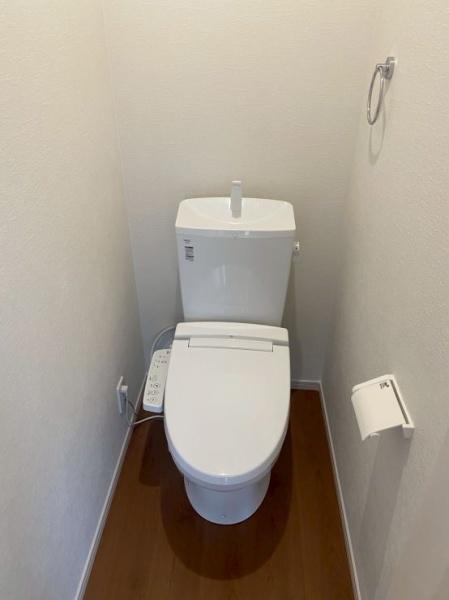 近江八幡市中村町1期2号棟(トイレ)