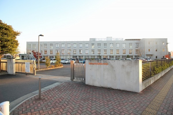 東松山市本町1丁目(東松山市立新明小学校)