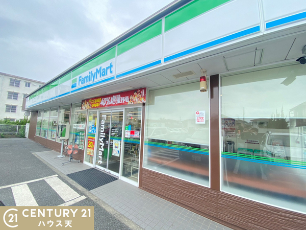 鳩山町松ヶ丘1丁目2期1号棟(ファミリーマート鳩山ニュータウン店)