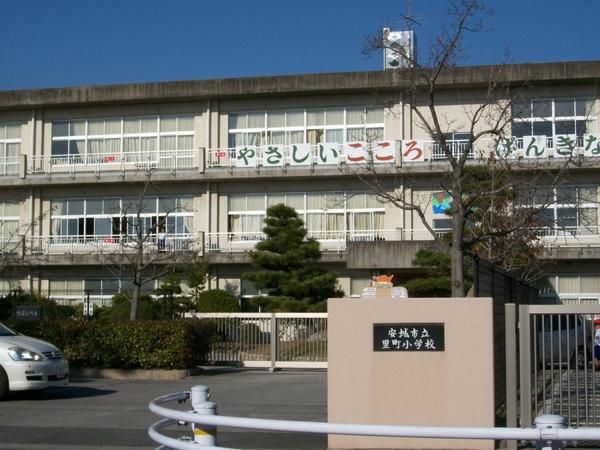 安城市里町新築戸建全2棟1号棟(安城市立里町小学校)