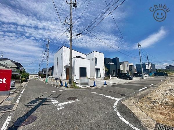 みよし市三好町木之本の中古一戸建て(前面道路含む現地写真)