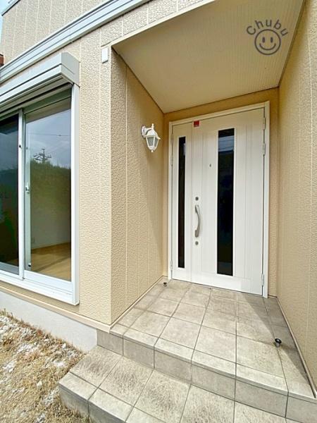 岡崎市滝町字丸根の中古一戸建て(玄関)