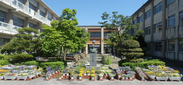 トリーハイツ矢作2番館(岡崎市立矢作中学校)