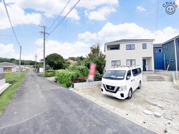 豊明市沓掛町新築戸建全3棟2号棟(前面道路含む現地写真)