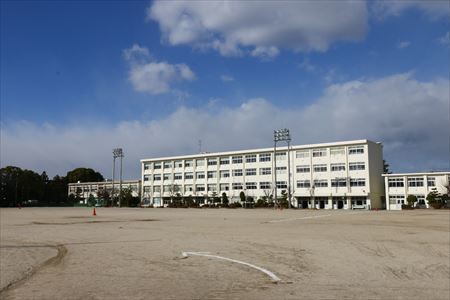 豊田市水源町新築戸建全3棟2号棟(豊田市立豊南中学校)