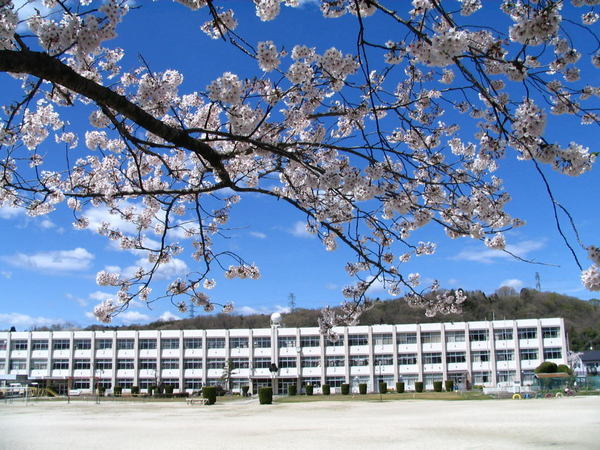 瀬戸市品野町新築戸建全4棟3号棟(瀬戸市立下品野小学校)