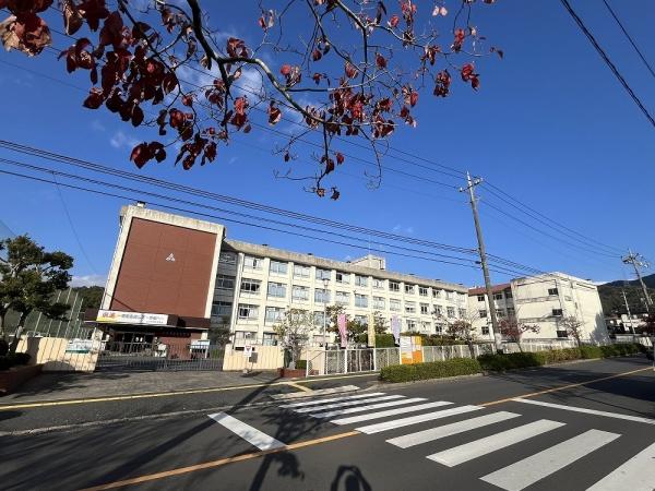 広島市安佐北区三入４丁目の中古一戸建て(広島市立三入中学校)