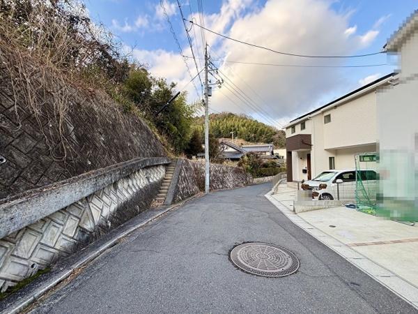 広島市安佐南区山本6丁目の中古一戸建て(前面道路含む現地写真)