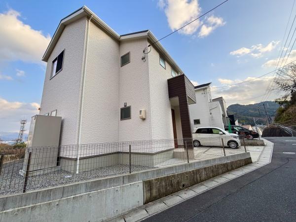 広島市安佐南区山本6丁目の中古一戸建て(前面道路含む現地写真)