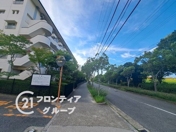 研究学園６団地５３０号棟　中古マンション