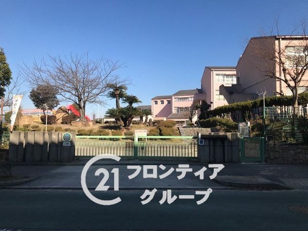 研究学園６団地　530号棟東(小寺小学校)