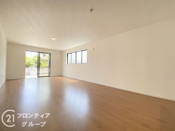 神戸市西区岩岡町岩岡　新築一戸建て　１期　２号棟