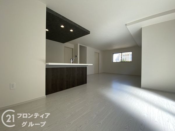 明石市西明石東町　新築一戸建て　２号棟
