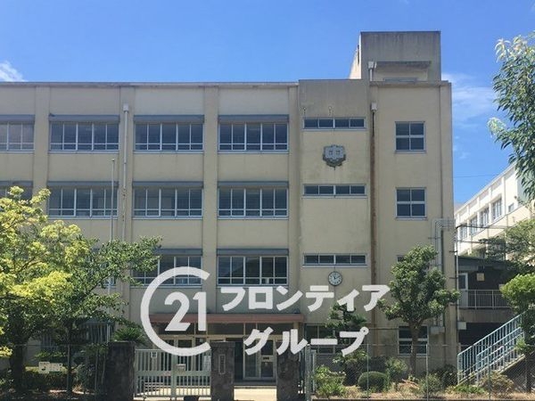 高倉台四団地18号棟 中古マンション(神戸市立高倉中学校)