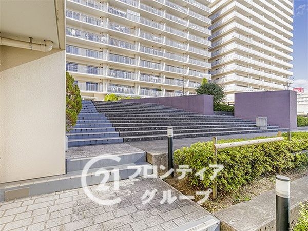 オーズタウンセンタースクエア3番館　中古マンション