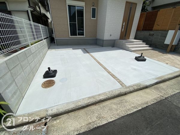 明石市朝霧町3丁目 新築一戸建て(駐車場)