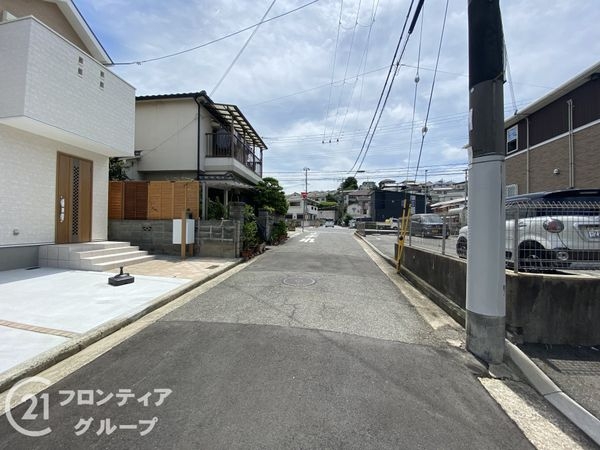 明石市朝霧町3丁目 新築一戸建て(前面道路含む現地写真)