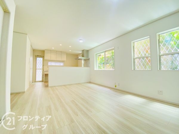 明石市朝霧町3丁目 新築一戸建て(リビング)