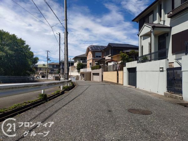 神戸市須磨区東白川台1丁目の中古一戸建て(前面道路含む現地写真)