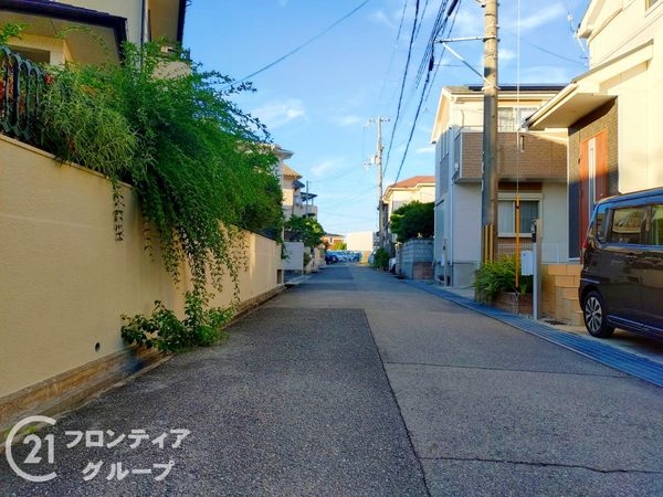 神戸市西区伊川谷町潤和の中古一戸建て(前面道路含む現地写真)