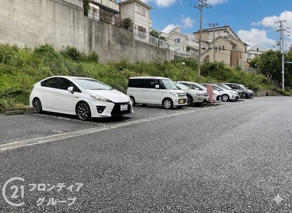 西舞子パーク・ホームズ四号棟 中古マンション(駐車場)