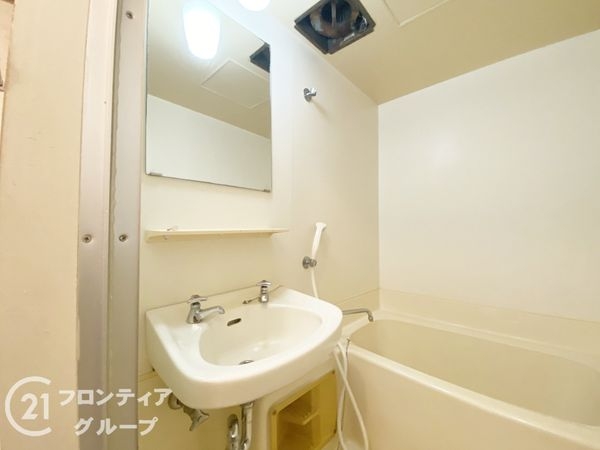 メゾン・ド上高丸A棟 中古マンション(駐車場)