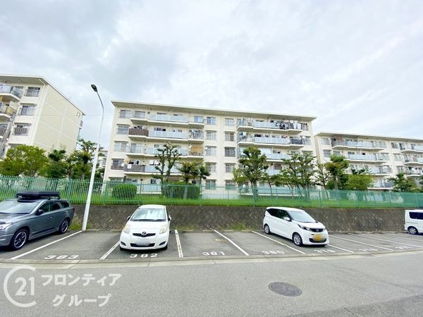 大久保東第1住宅16号棟 中古マンション(駐車場)