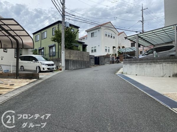 神戸市西区白水1丁目の中古一戸建て(前面道路含む現地写真)