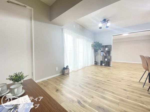 エルタウン学園1 101号棟 A棟 中古マンション(リビング)