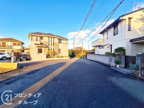 明石市大久保町山手台2丁目 新築一戸建て 24-2期 1号棟(前面道路含む現地写真)