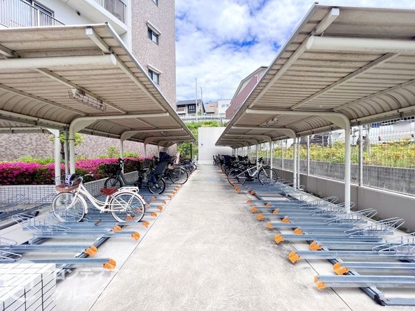 プレサンスロジェ須磨妙法寺桜の杜ＥＡＳＴＨＩＬＬＳ　中古マ…