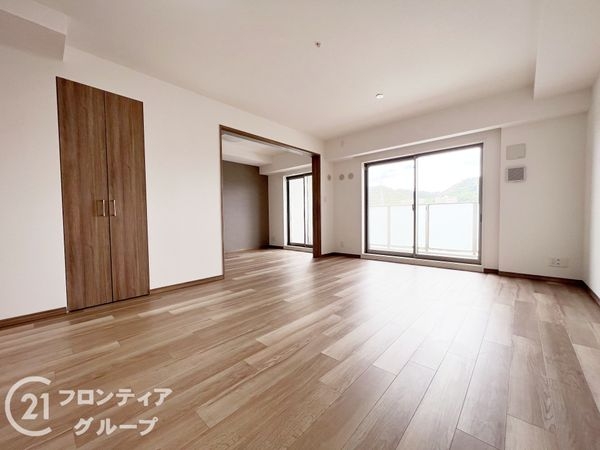 プレサンスロジェ須磨妙法寺桜の杜ＥＡＳＴＨＩＬＬＳ　中古マ…