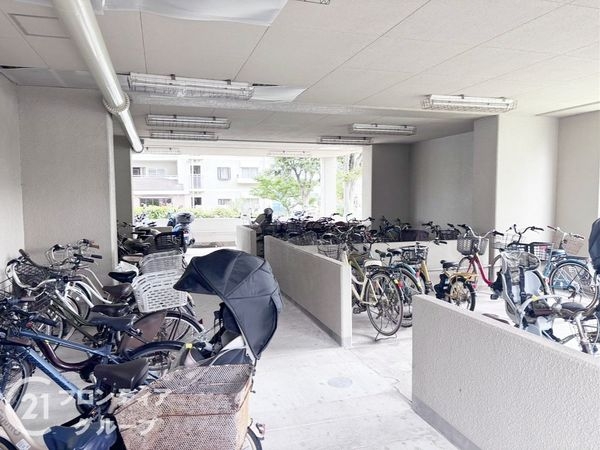 アバンドーネ西神春日台６号棟　中古マンション