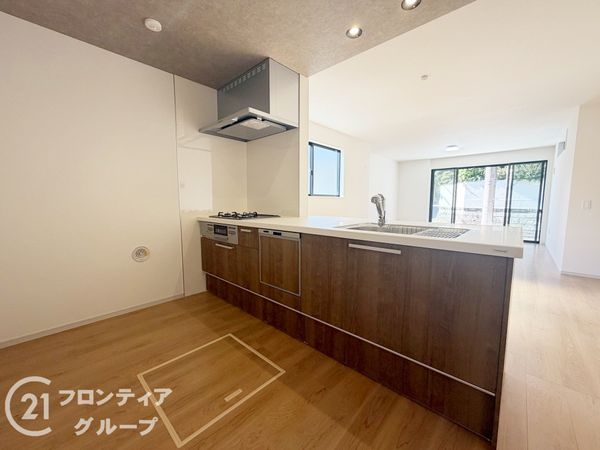神戸市須磨区緑が丘２丁目　新築一戸建て　３期　１号棟