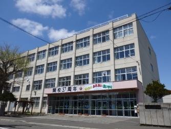 香里ヶ丘住宅第6号棟(枚方市立開成小学校)