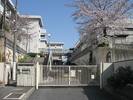 香里三井第二次北住宅 A9棟(寝屋川市立第十中学校)