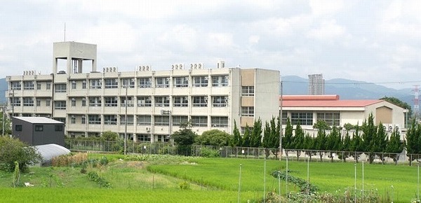 枚方ハイツ弐号棟(枚方市立招提北中学校)
