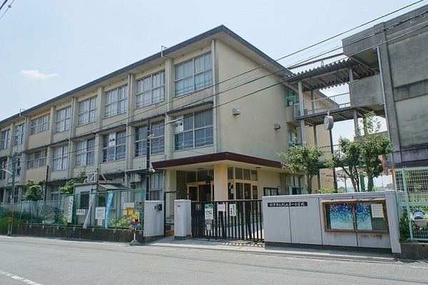 枚方市渚東町の新築一戸建(枚方市立殿山第一小学校)