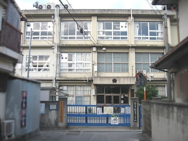 枚方市養父丘1丁目の新築一戸建(枚方市立殿山第二小学校)