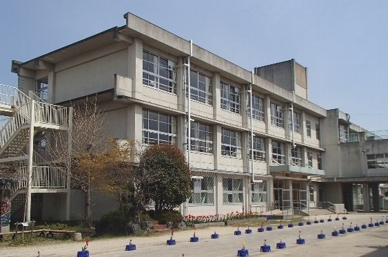枚方市楠葉中町の中古一戸建て(枚方市立樟葉北小学校)