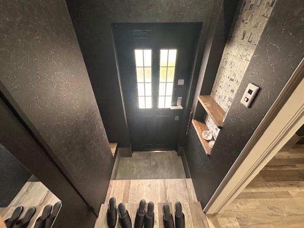 枚方市田口1丁目の中古一戸建て(玄関)