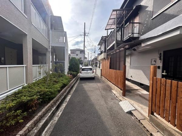 枚方市田口1丁目の中古一戸建て(前面道路含む現地写真)